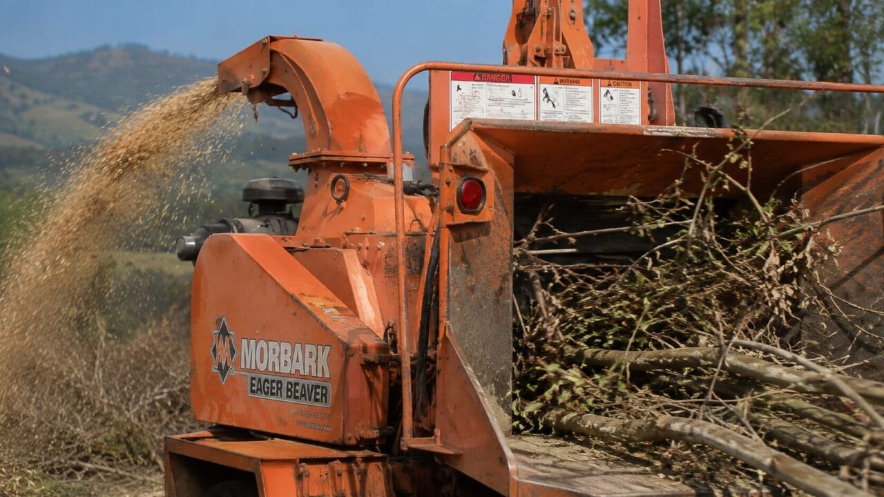 Chipeadora de Madera Que Es Como Funciona y Cuando Arrendarla scaled